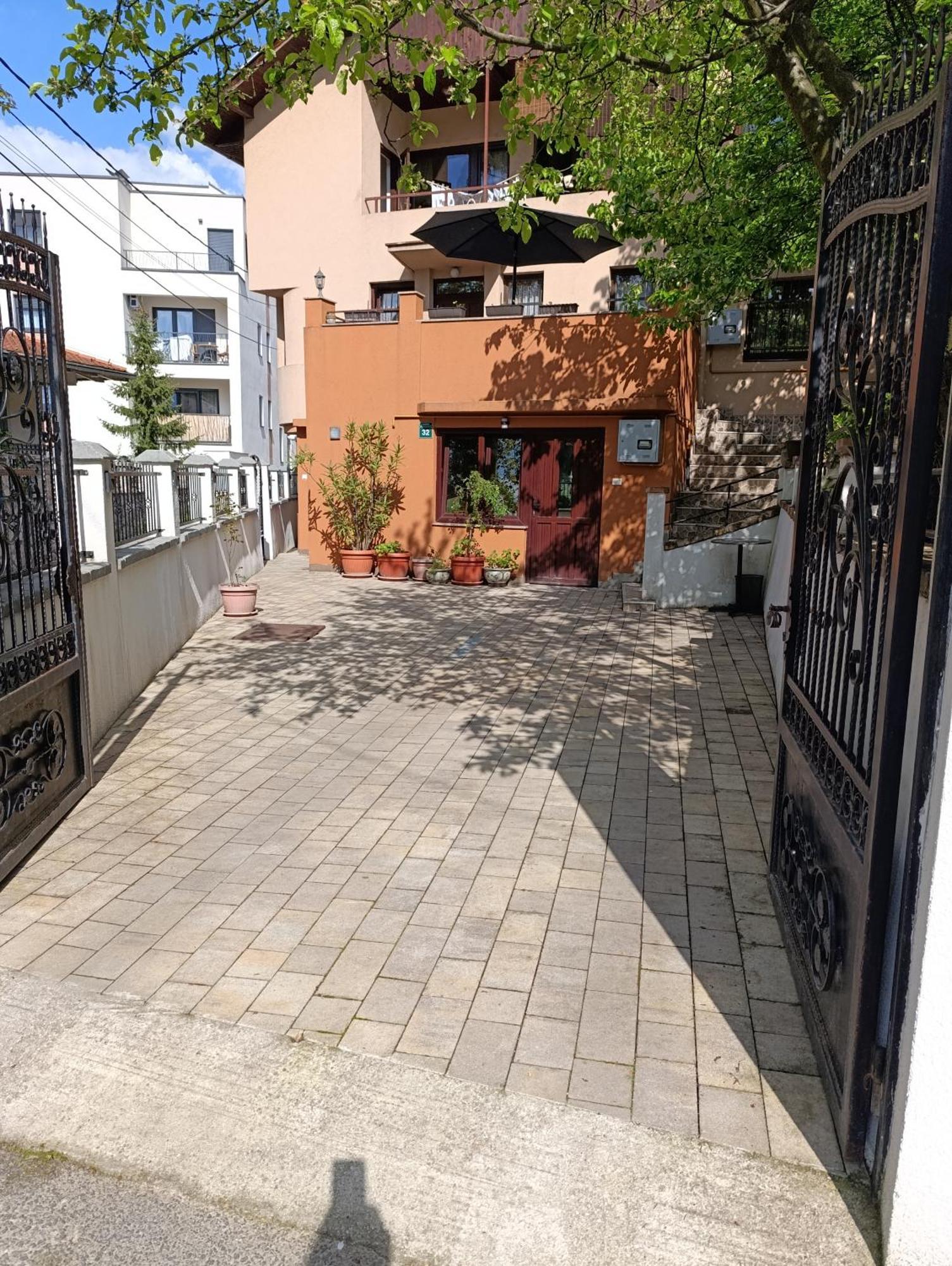 Grbavica Cozy - Free Parking Apartment